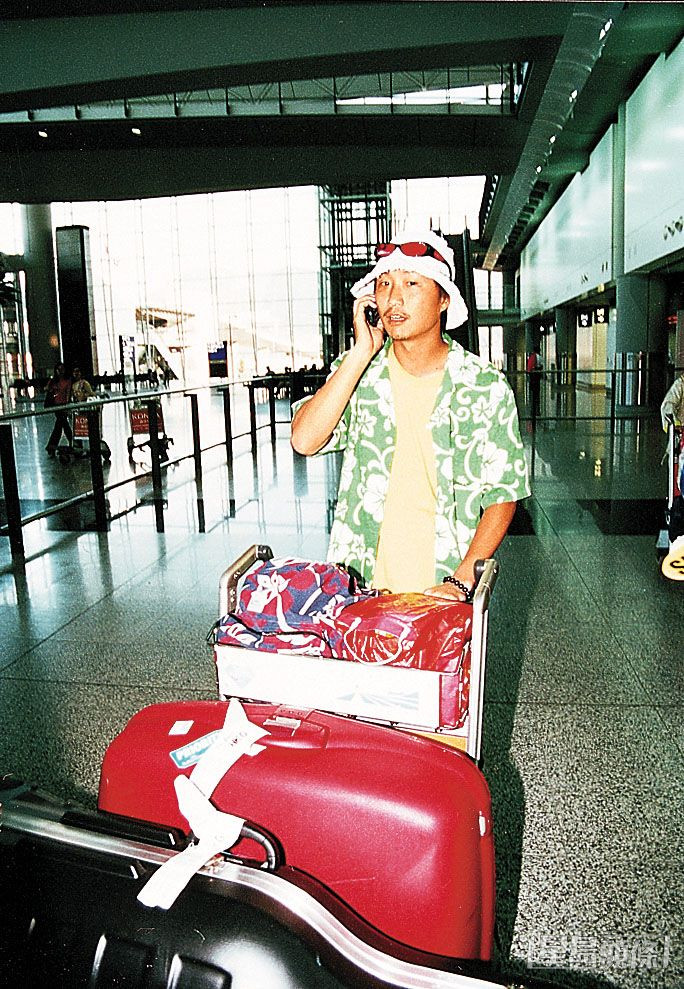 郑中基于2000年在飞机上酗酒闹事袭击空姐。
