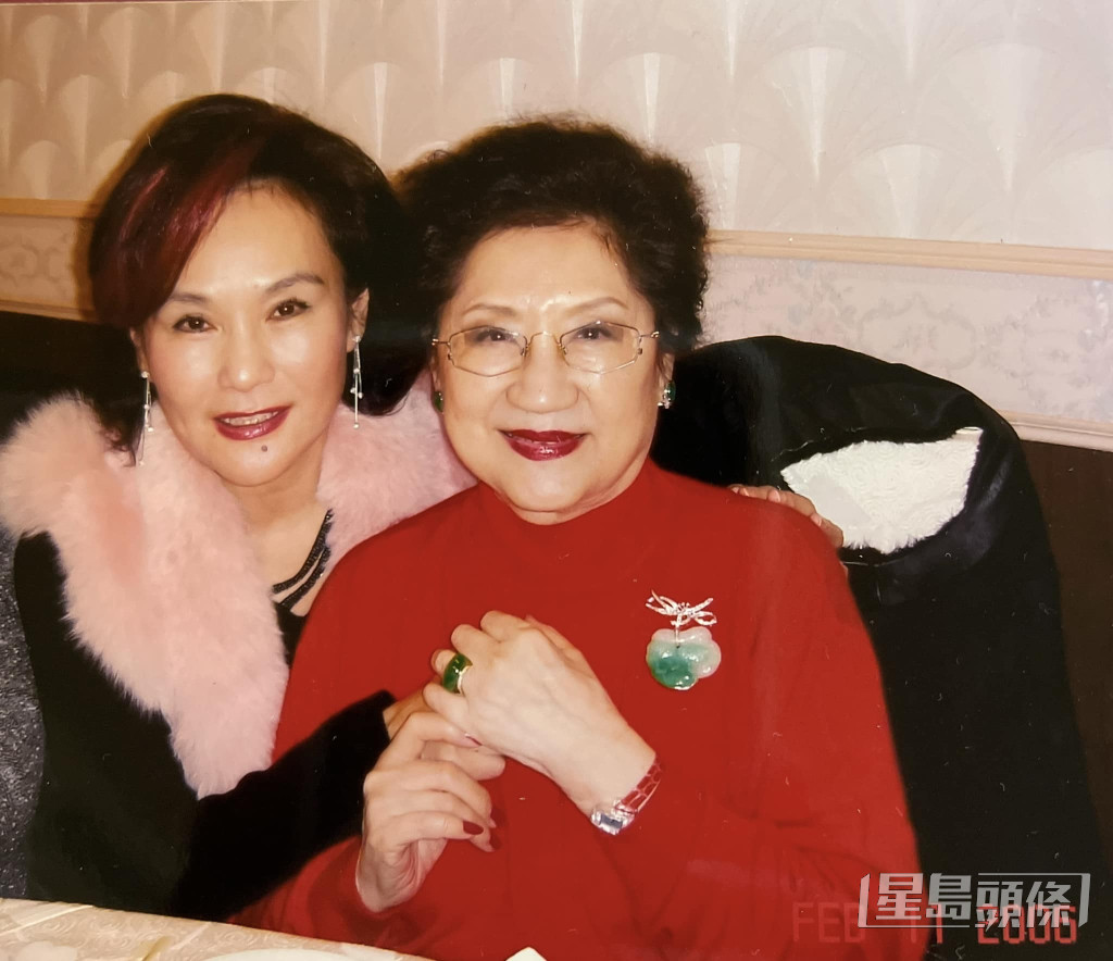 胡錦在1999年患上乳癌。