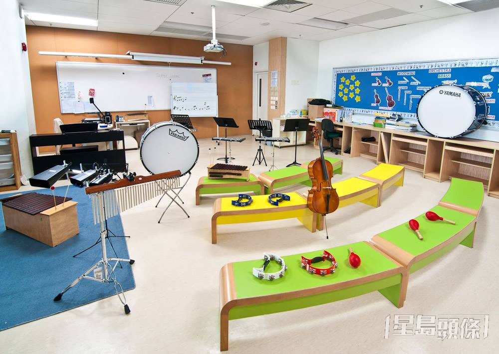 校园设 Music Room。