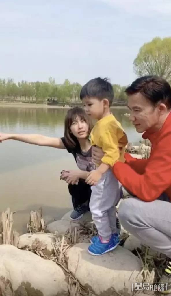 李子雄在2010年與比他年輕23歲、有「回族第一美女」之稱的內地女星王雅琦結婚，兩人育有一子。