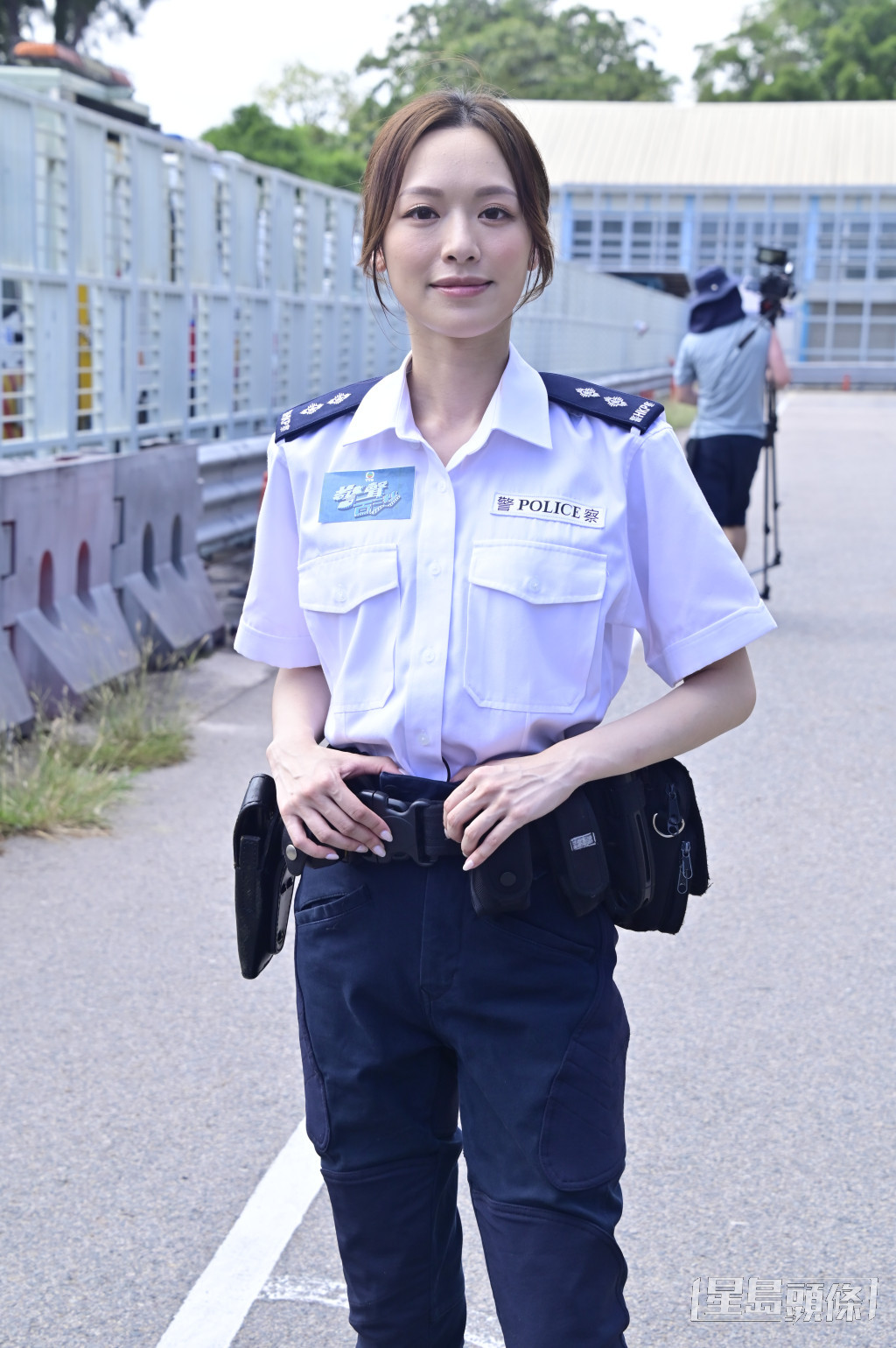 冯盈盈表示演过两次警察但首度着制服。