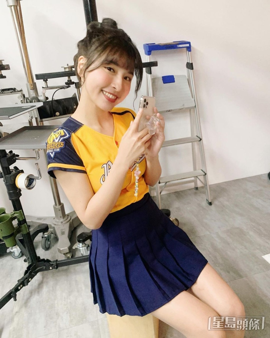 柯震東最近與啦啦隊女神峮峮傳緋聞。
