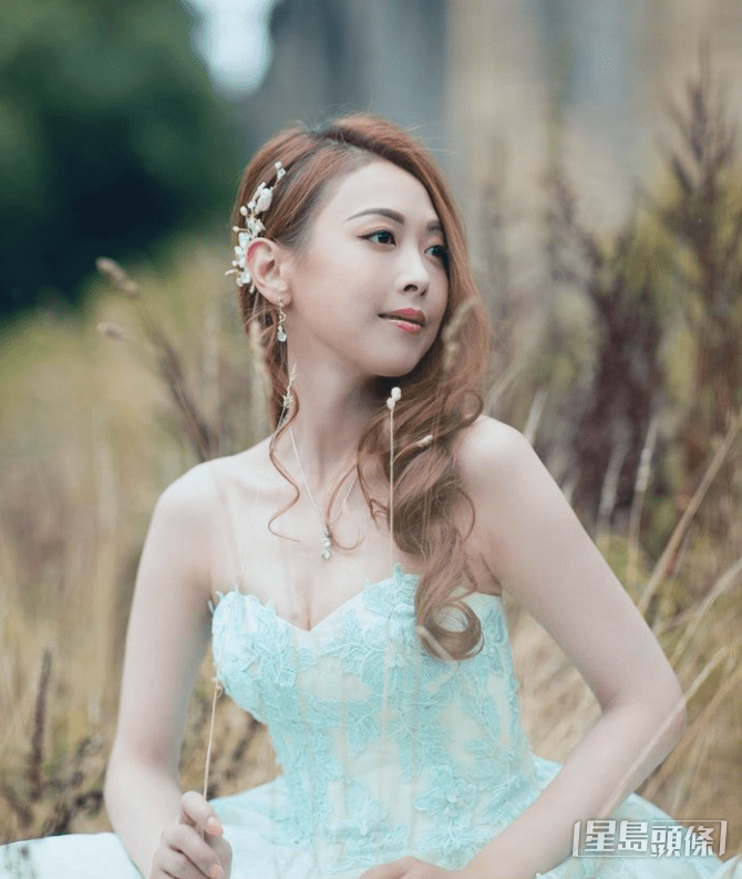 低胸婚紗顯好身材。