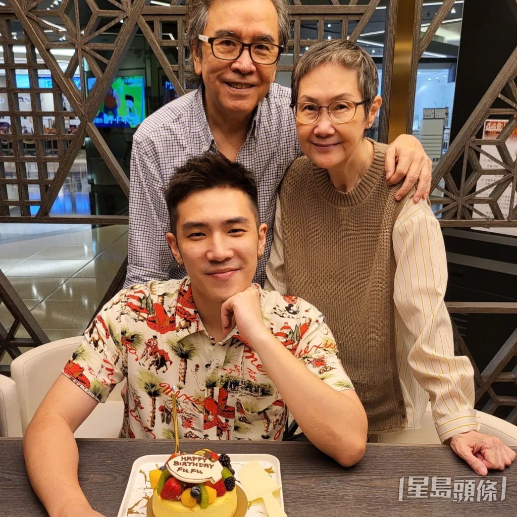 两父子好似样！