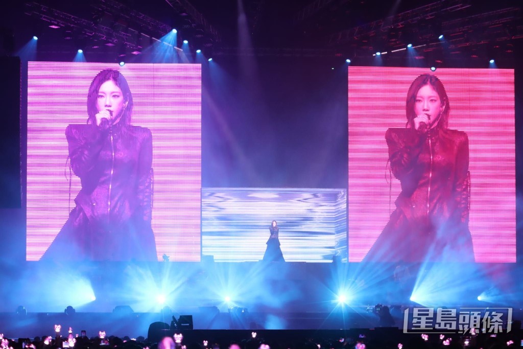 唱出《INVU》、《Can't Control Myself》、《Some Nights》等歌曲。