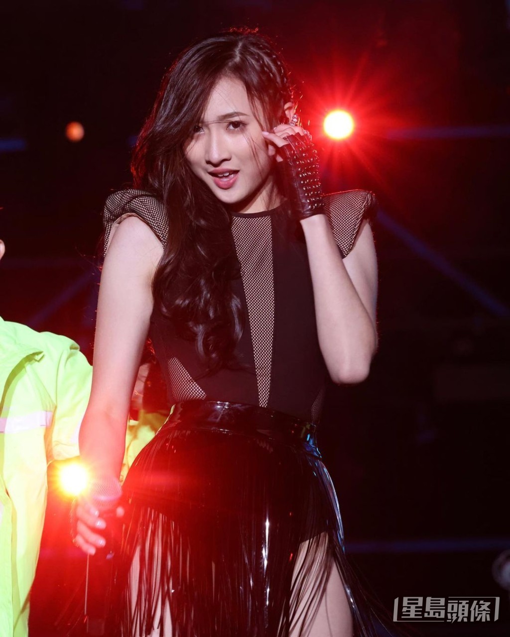 Yumi鍾柔美去年2月正式以個人身份出道,並推出首支個人單曲《Breakin' My Heart》,成為After Class首名單飛派歌成員,其後更於《新城勁爆頒獎禮2022》獲得「勁爆新人」獎,以及於《廣播九十五周年十大中文金曲》奪得「最有前途女新人優異獎」,人氣爆燈。