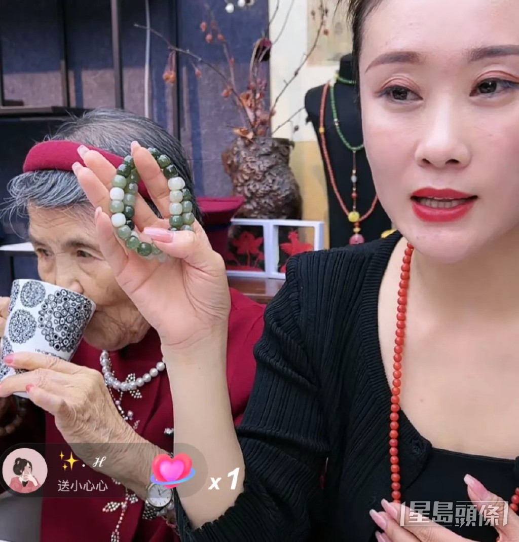不过黄圣依奶奶却被网民发现带货直播，引起网民猜测杨子经济出问题。