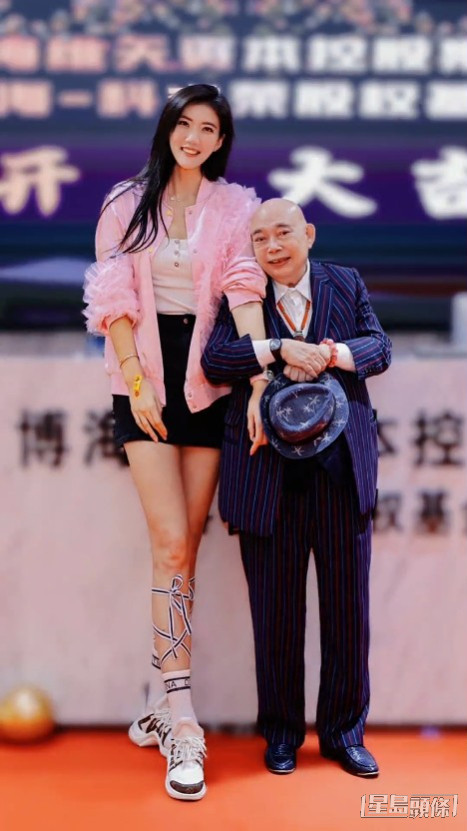 長腿女模孫昕瑤有成2米高，不時與不同港星拍抖音片互動。