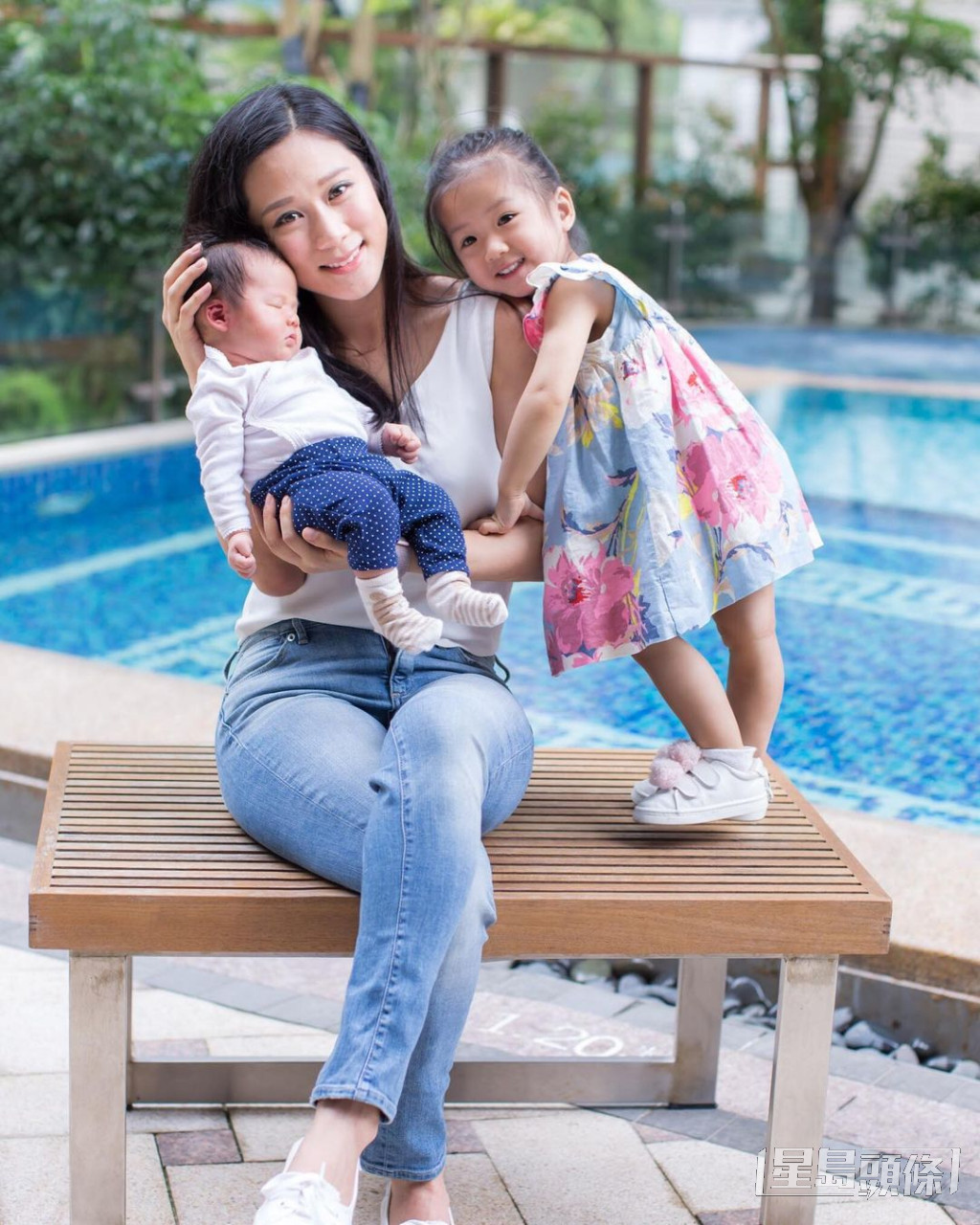 2019年5月，张嘉儿诞下细女Hannah，Leora荣升家姐。
