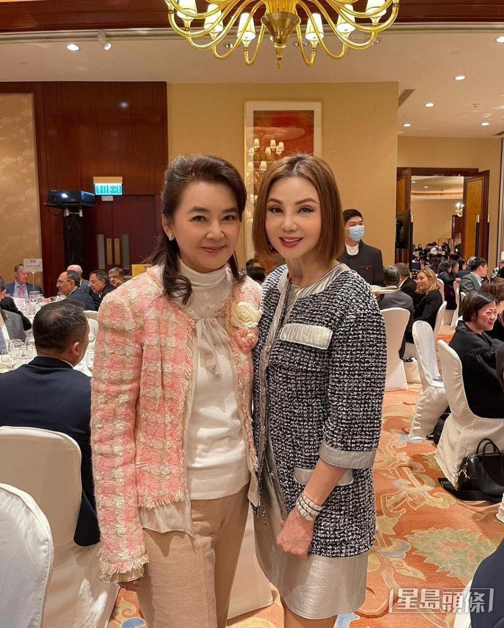 谢玲玲在宴会遇上半世纪好友胡慧中（左），罕有露面的胡慧中获网民大赞气质依然。