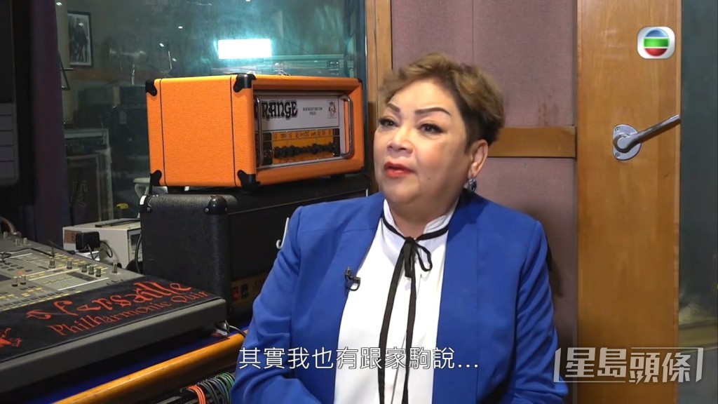 肥媽更一度哽咽說：「其實我都有同家駒講，因為我真係冇時間聽呢首歌，我淨係前兩日聽過一次。」