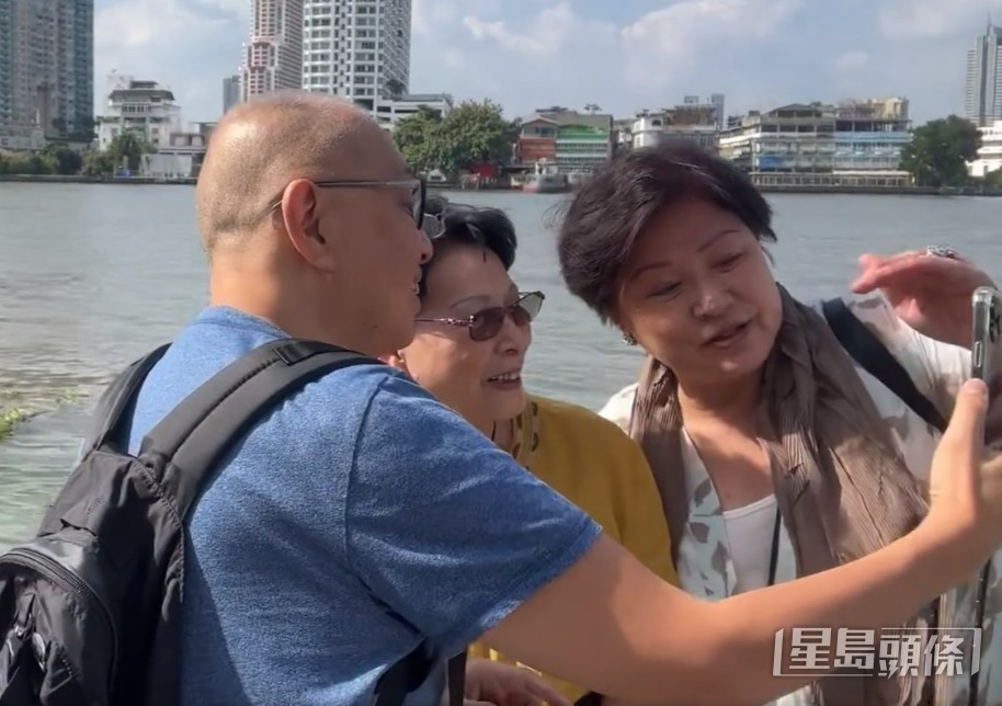 黃淑儀(右)早前到泰國玩。