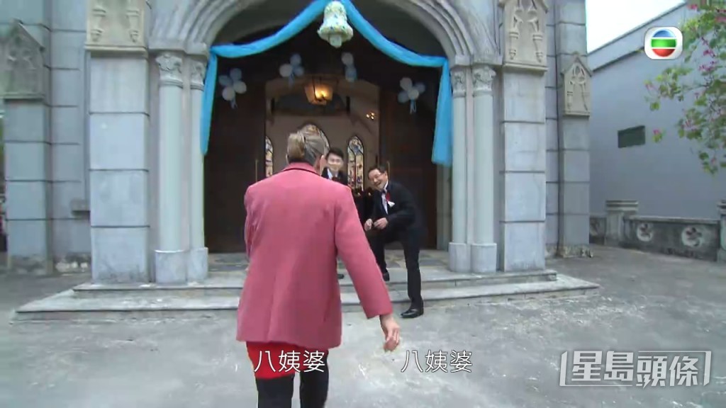 杨依依在《爱．回家之开心速递》第1集就有份演出！