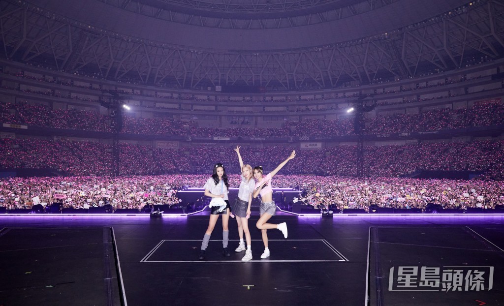 BLACKPINK的大阪站只有Jennie、Rosé及Lisa表演。