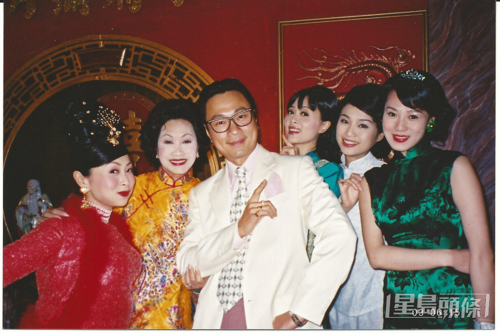 白茵（左二）曾拍TVB劇《非常外父》。