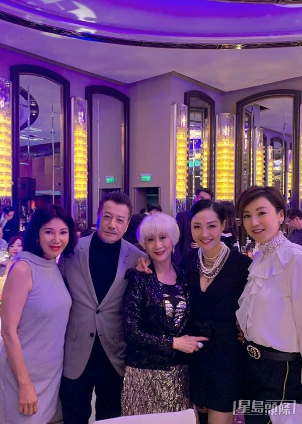 孫泳恩(左一)與圈中隱形富婆陳曼娜關係要好。