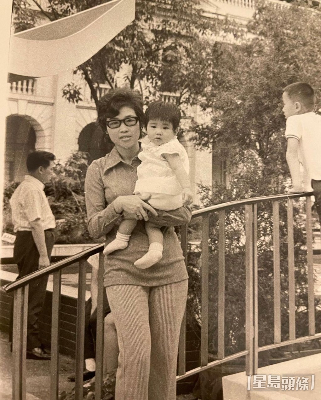 似十足妈咪。