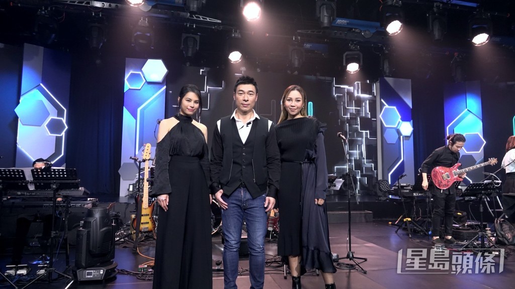 与李幸倪、AGA合唱。