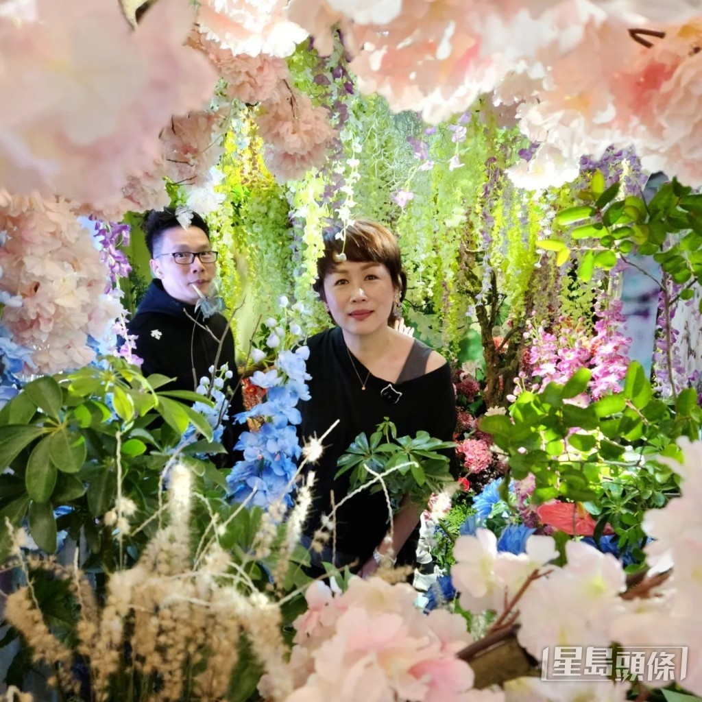 與音樂人趙增熹參觀蜷川實花展。