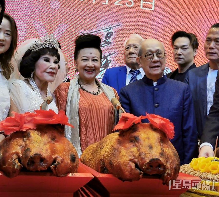 司仪肥仔贤用烧猪取笑夏蕙BB。