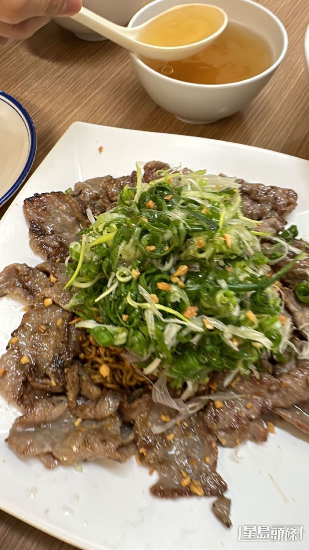 彭于晏也有在IG贴出美食相。