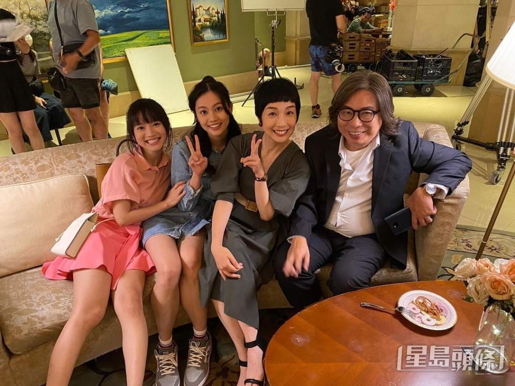 戲裏戲外，劇中一家人相處融洽零是非。