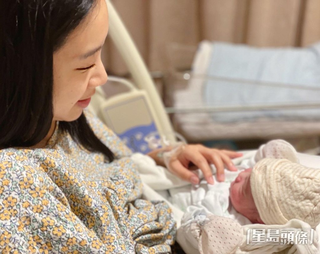 Kary誕下兩女一子。