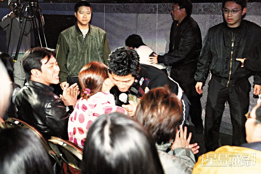 郭富城開演唱會藤原紀香亦愛相隨，更被拍到向郭富城獻吻。