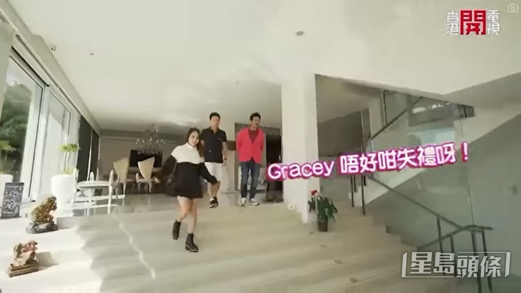 門口相當巨型。