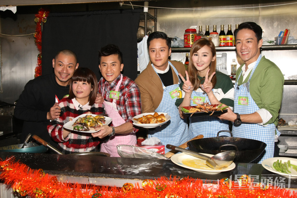 金刚、阮小仪Kitty Yuen、卫志豪、谢东闵、高海宁和陈智燊拍摄无线电视《街坊厨神》新春特别版，大展厨艺。