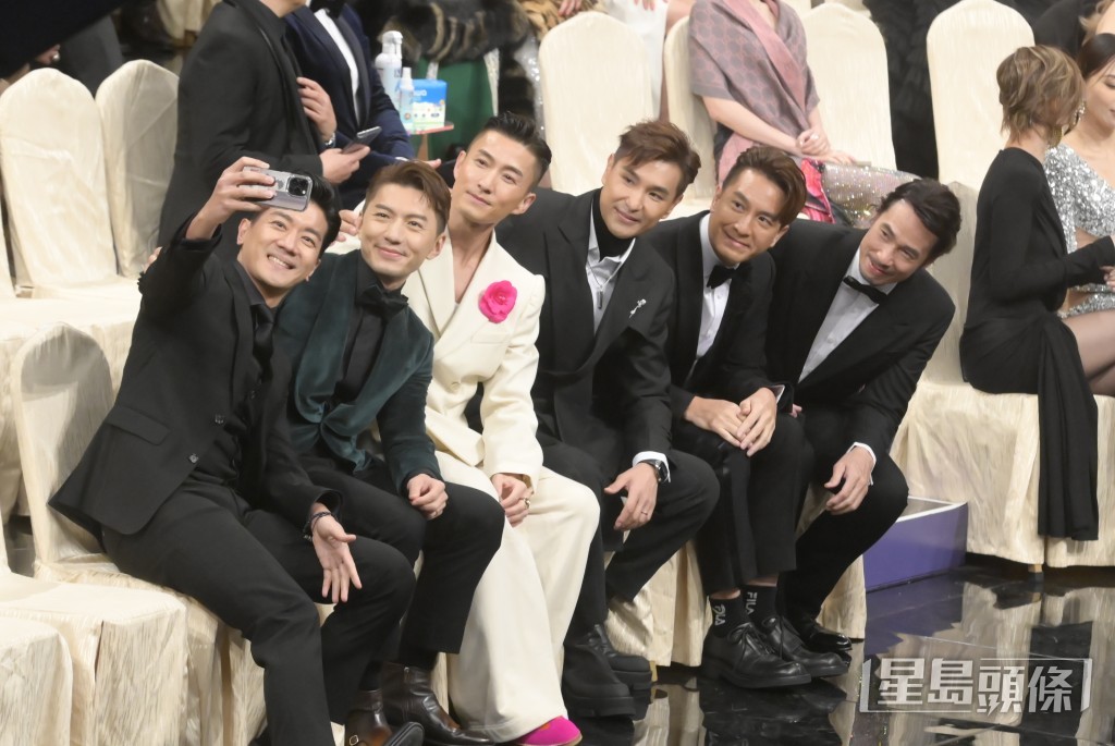 第一行的男藝員，基本上都已經上晒位。