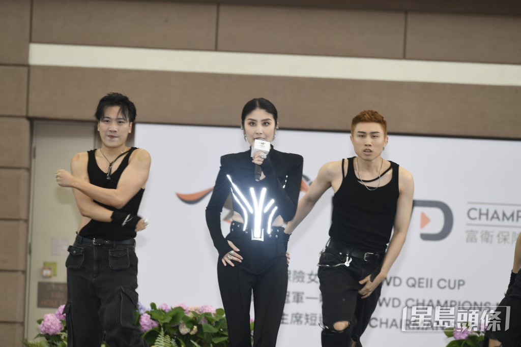 50岁陈慧琳早前于马场表演。