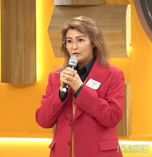 唱跳國榮的《戀愛交叉》，演出娛人娛己。
