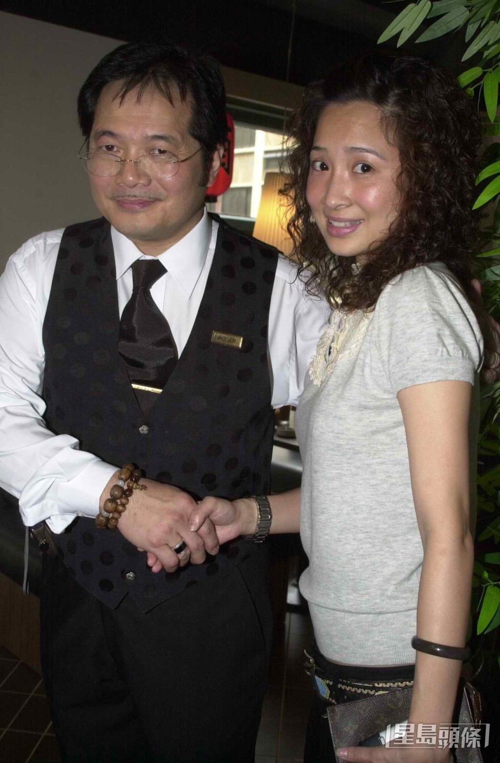 陳乙東憑巴士事件，獲「扒王之王」創辦人李德麟聘請他任職公關。