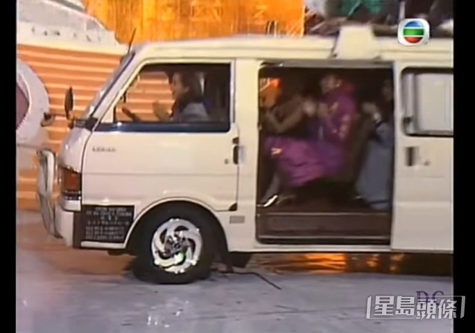 【1987年】當時仍未成為國際影帝的梁朝偉,以牙力拉貨van,車上還有20個藝人!最後成功拉到大半個車位,拉到牙骹軟。