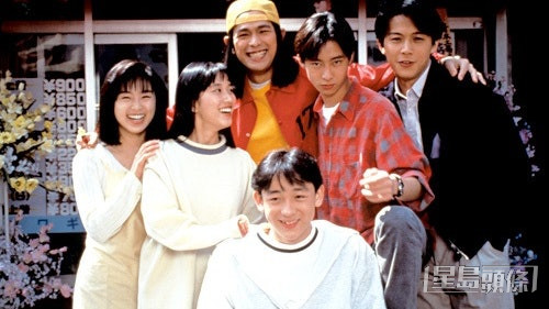 石田壹成（後排右二）在90年代在經典日劇《同一屋簷下》飾演三弟「柏木和也」走紅。