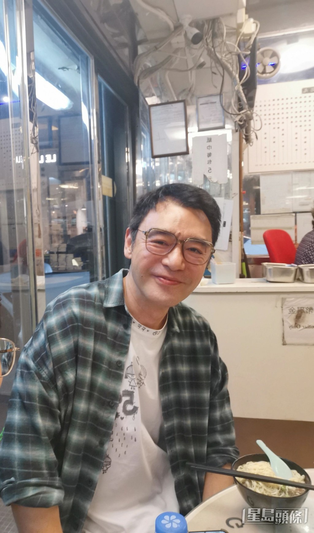雖然還未起動便被邀拍照,但B哥還是禮貌地配合。