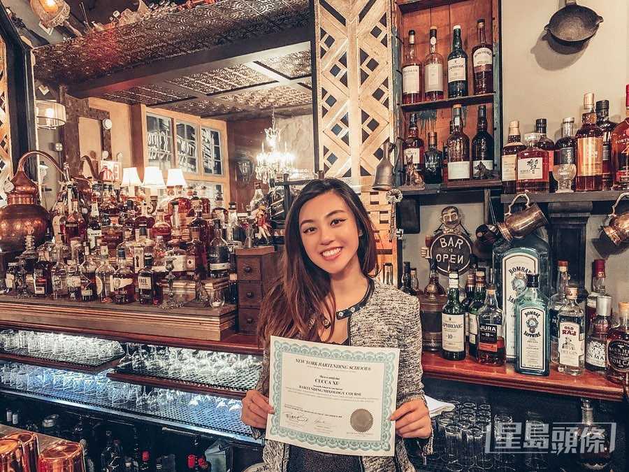 好學的許子萱在2020年考獲調酒師資格。