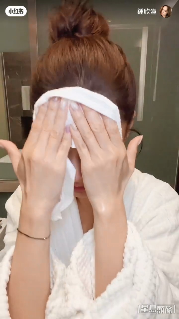 洗完抹臉。