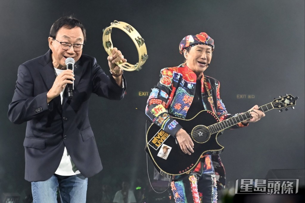 兩兄弟在台上妙語連珠。
