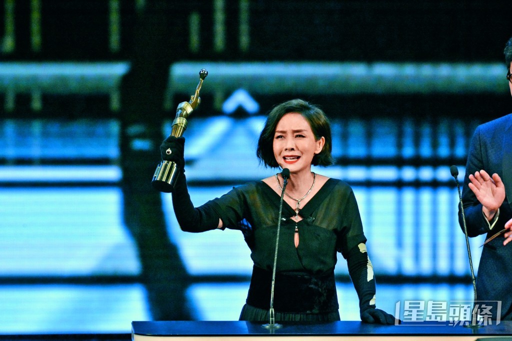 毛姐曾憑《黃金花》獲得香港金像獎影后。