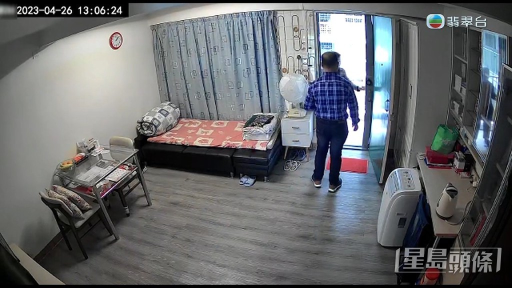在該名男子離開後，唐先生立刻報警。