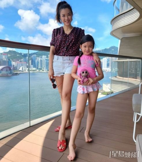 阿Mo爆6歲細女Camilla 比媽咪更貪靚,仲有偶包,影得唔靚會嬲豬。