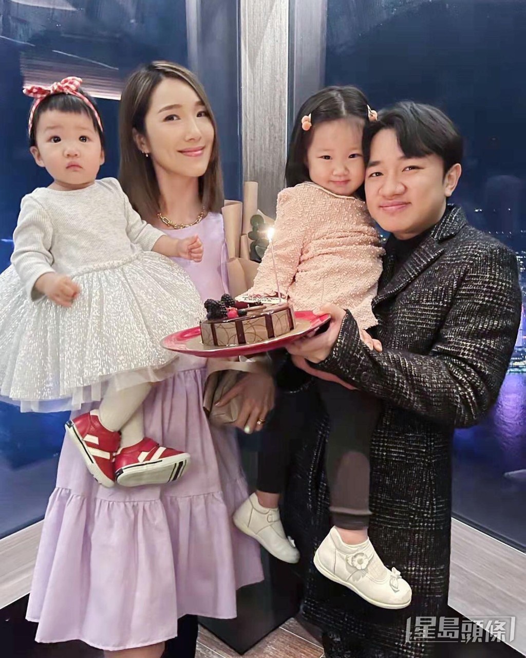 李亞男為王祖藍誕下兩女。