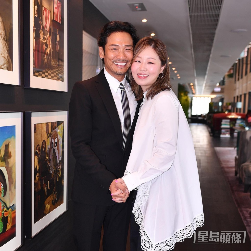 杜德偉同太太Ice好恩愛。