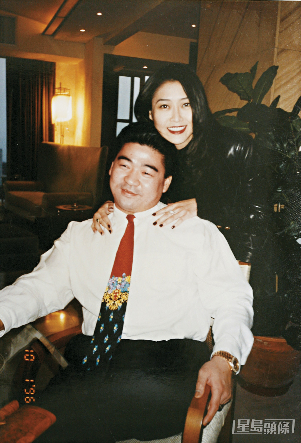 葉玉卿在1996年嫁胡兆明後，退出演藝圈移居美國，兩人先後誕下一女兩子。