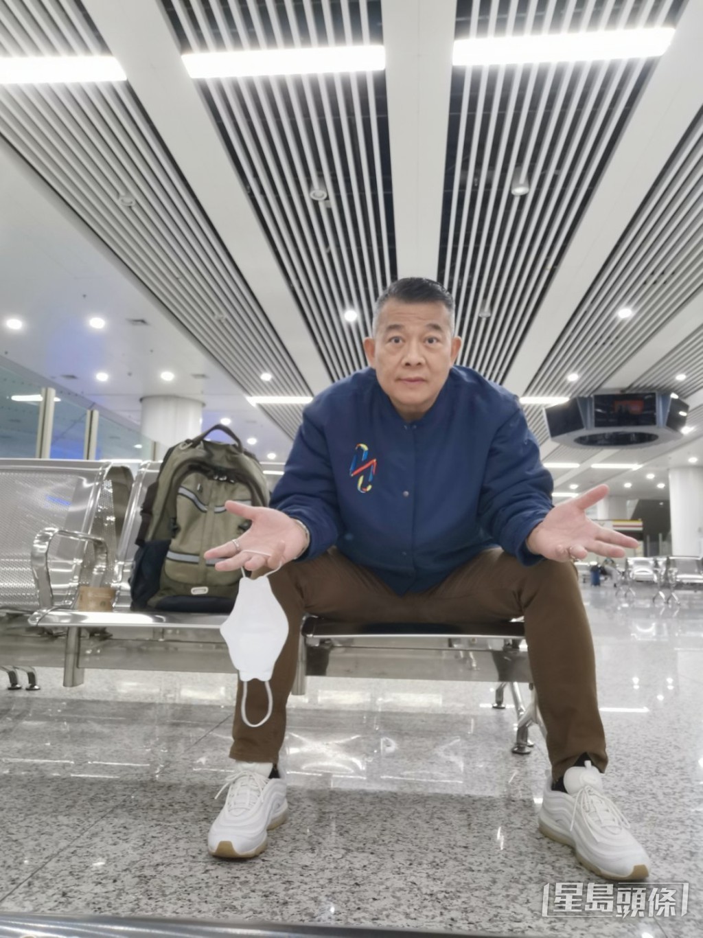 吳毅將最近返港慰妻。