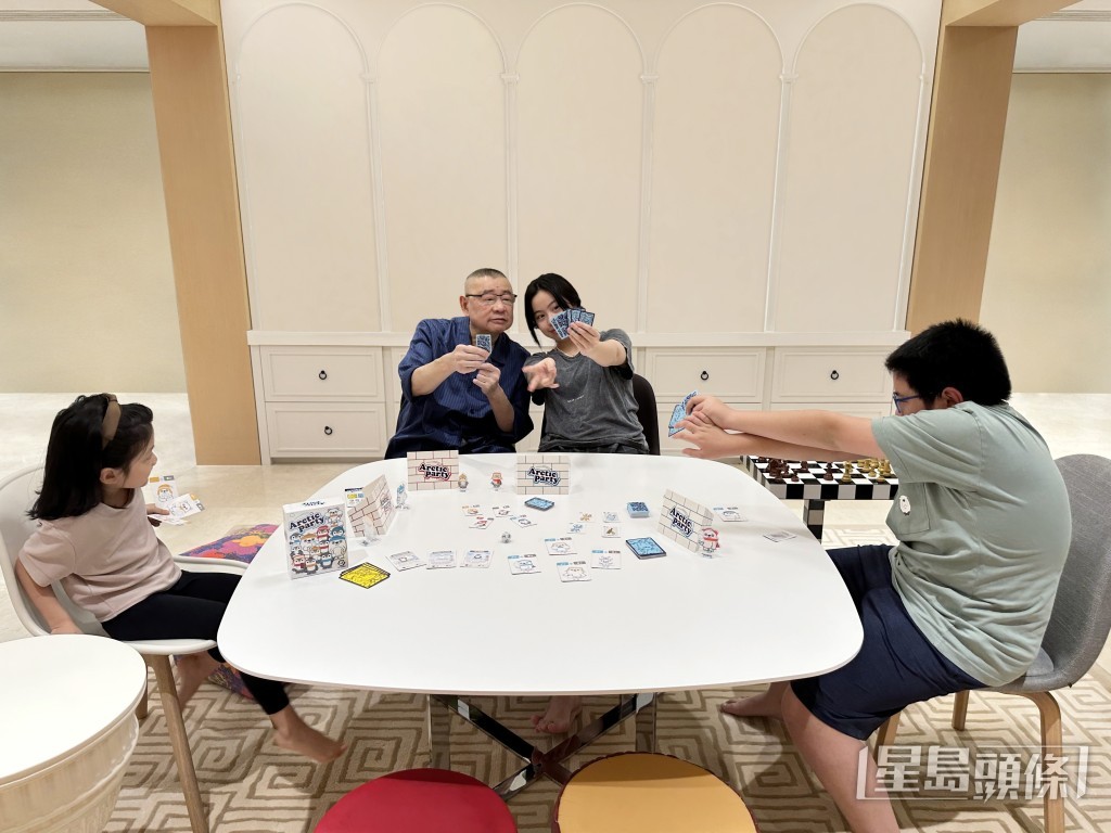 激罕同框玩遊戲好溫馨!