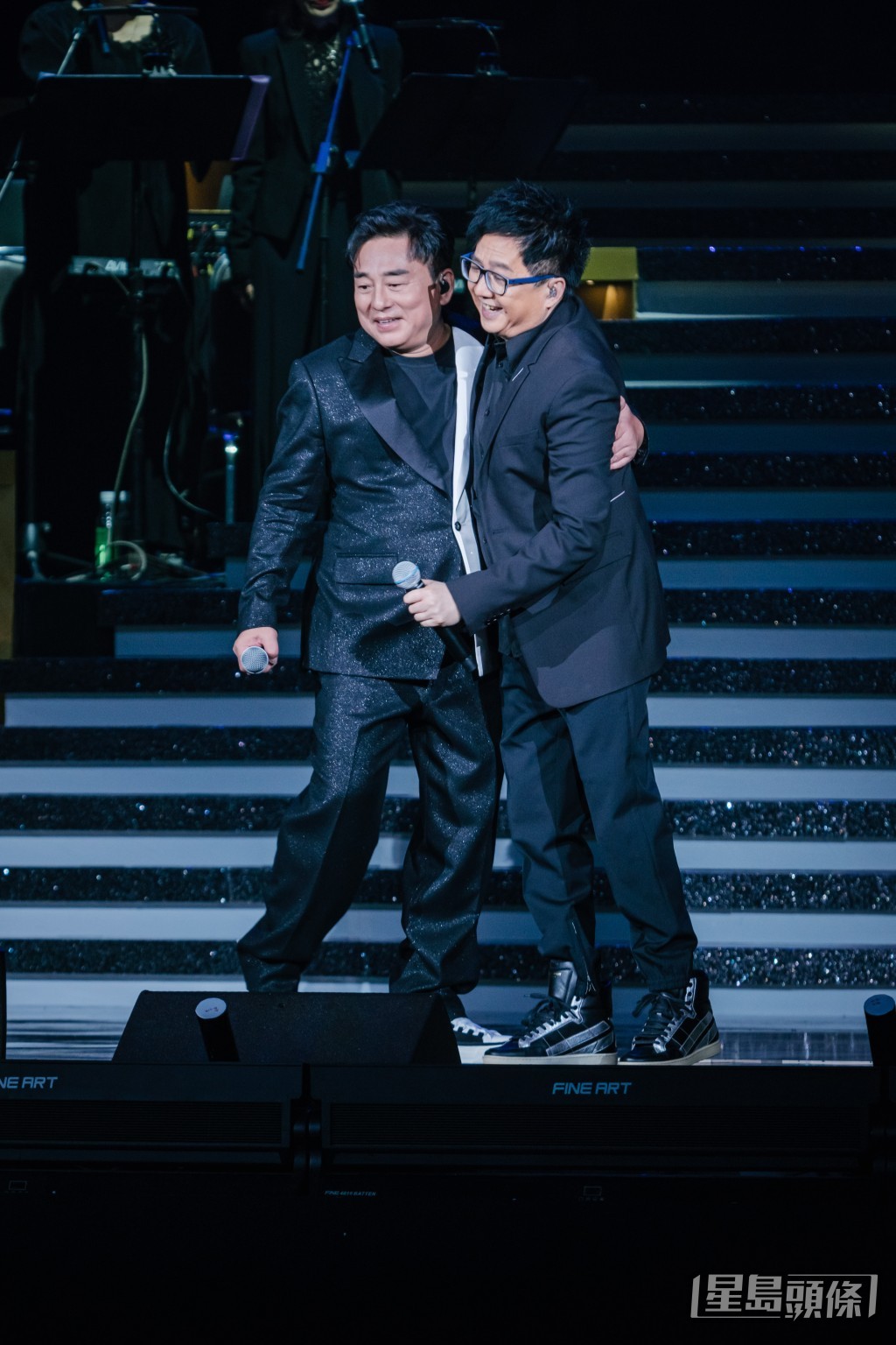 呂方近日在紅館舉行演唱會,台上邀得倫永亮、杜德華、譚詠麟等做嘉賓。