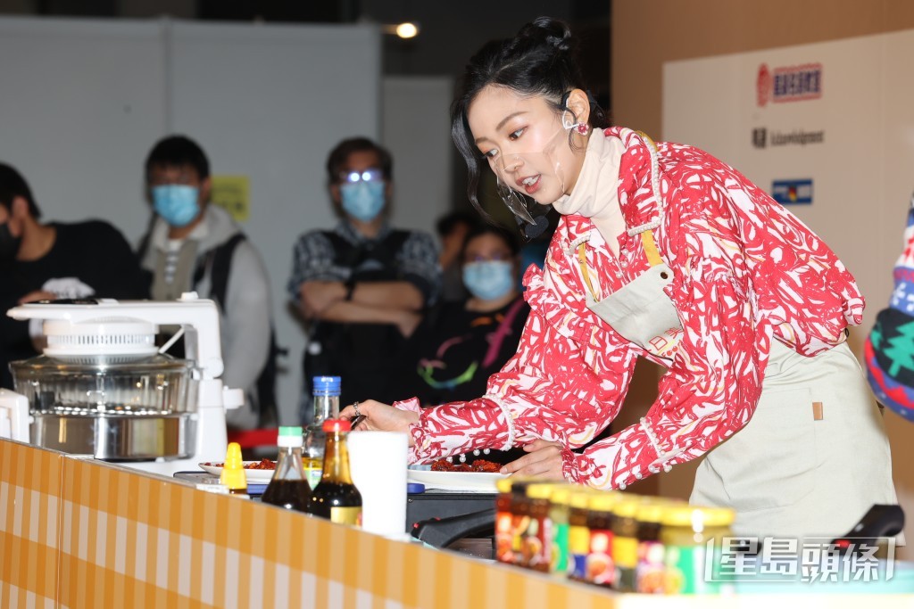 郭柏妍指自己最拿手是整親子丼。
